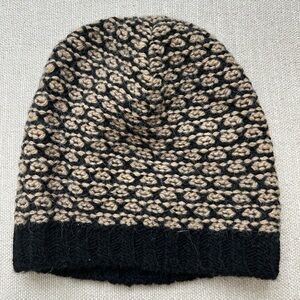Club Monaco Italian Yarn Hat. Black & cream. OS. NWOT
